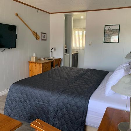 Town & Country Motel 帕里桑德 外观 照片